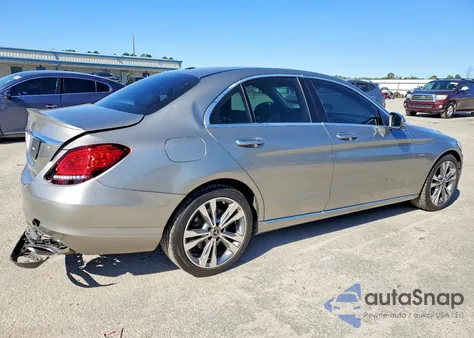 2019 Mercedes-Benz C 300 from USA, damaged, VIN 55SWF8DB2KU321351